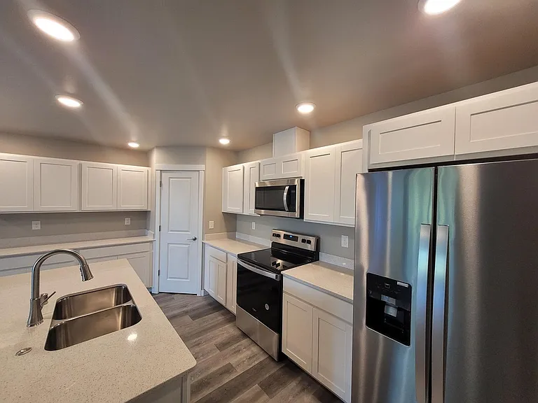 3404 Taylor Ave — Photo 2