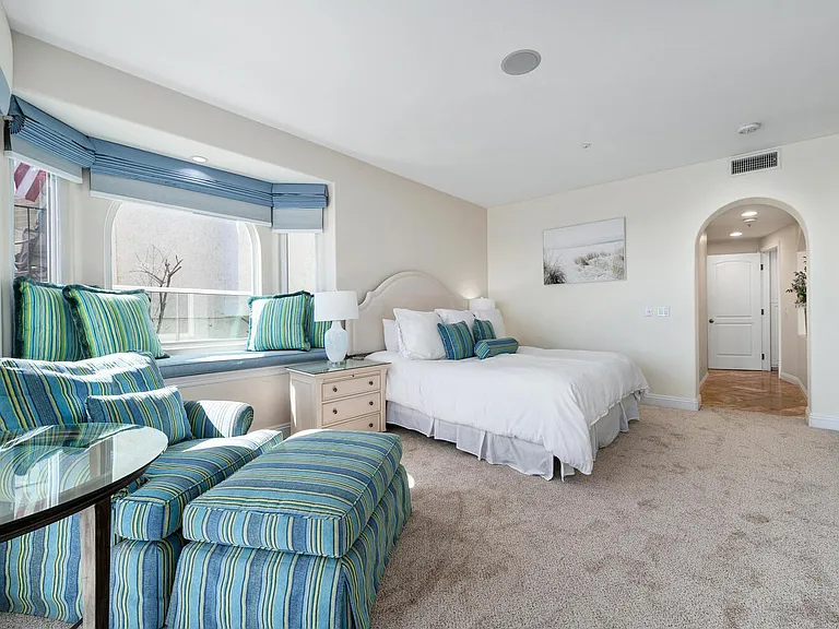 255 La Paloma — Photo 29