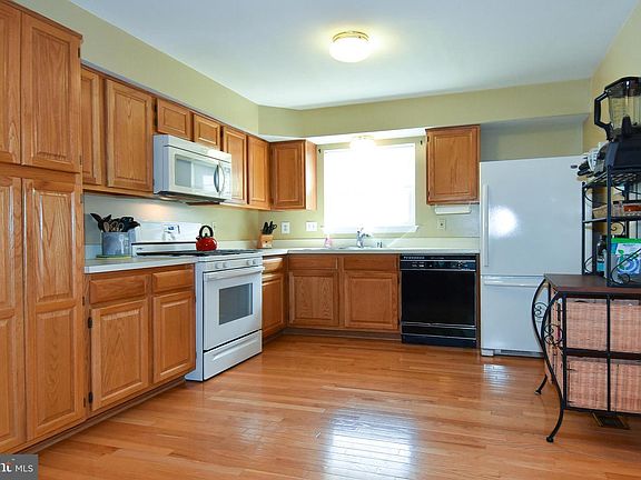 3rd image of 13911 Rycroft Ct