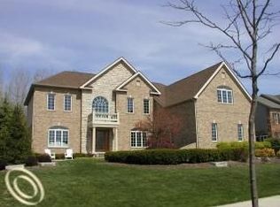 25822 Shoreline Dr, Novi, MI 48374