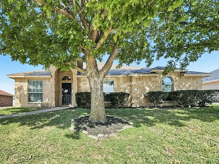 1120 Rio Bravo Dr — Photo 1