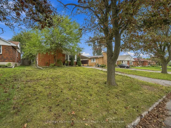 31 1st Ave, Quinte West, ON K8V 4C2