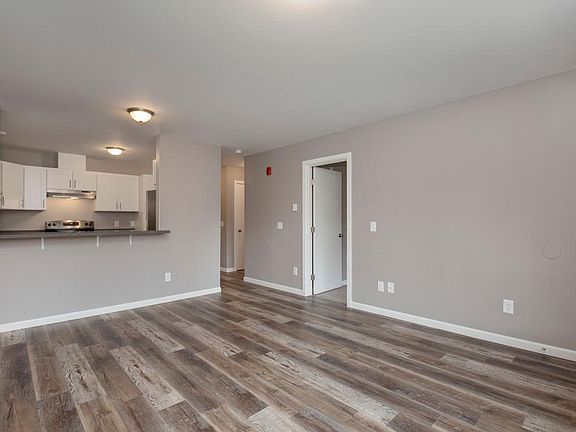 4th image of 226 6th St APT 106