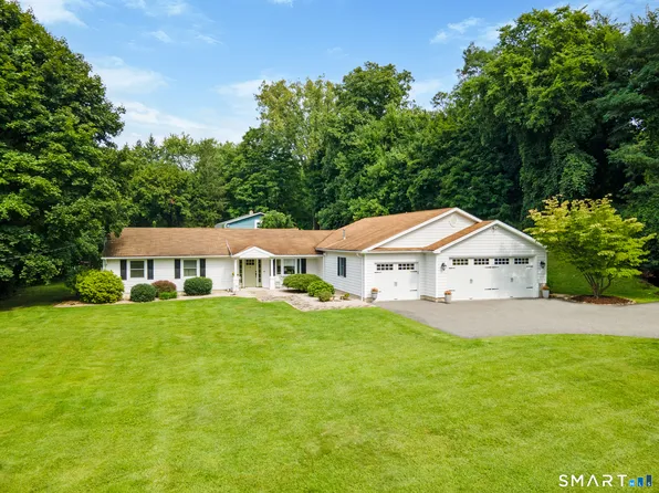 32 Hawley Road, Danbury, CT 06811