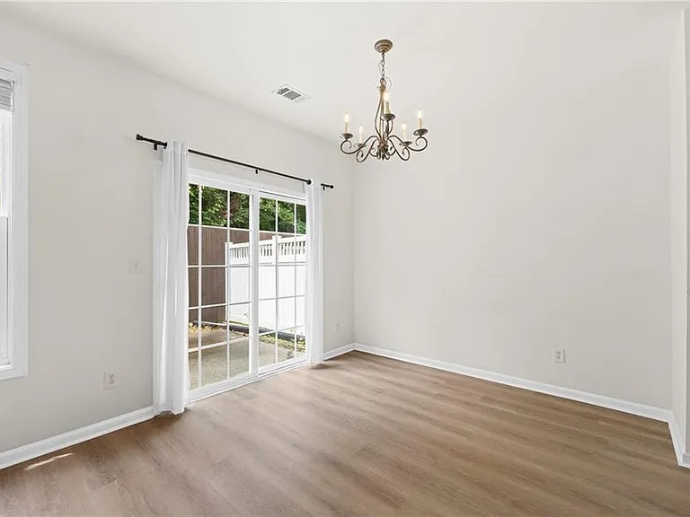 1058 Treymont Ln — Photo 17