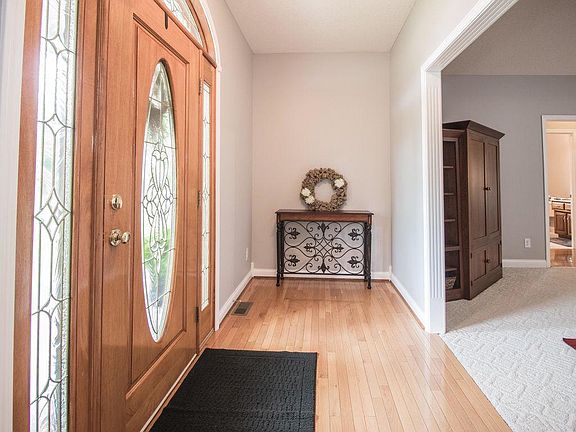 3rd image of 174 Diamond Ct