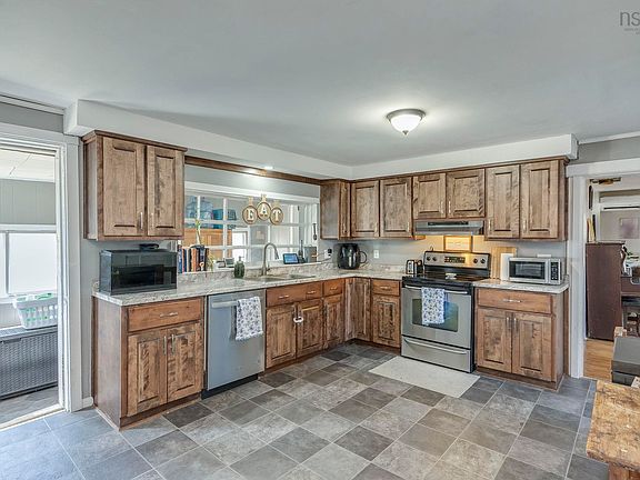 5th image of 1278 Crisp Rd