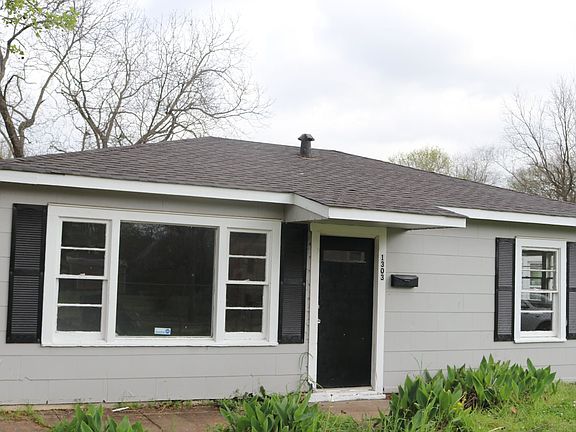 2nd image of 1303 Burchett St