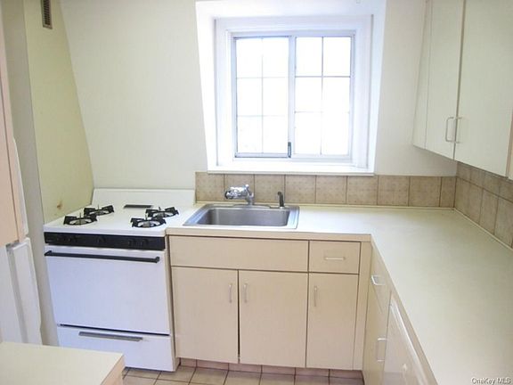 4th image of 3 Chateaux Cir APT 3I
