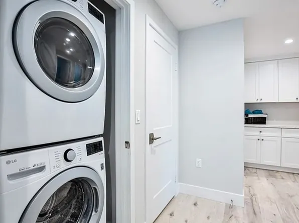 10718 Acama St, Studio City, CA 91602