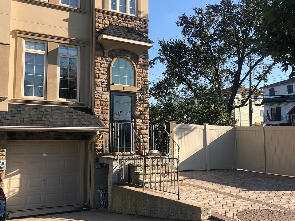 1st image of 8 Sweetgum Ln