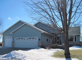 30 Winslow Cir, Saint Clair, MN 56080