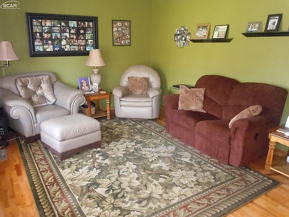 3rd image of 5446 Robin Dr