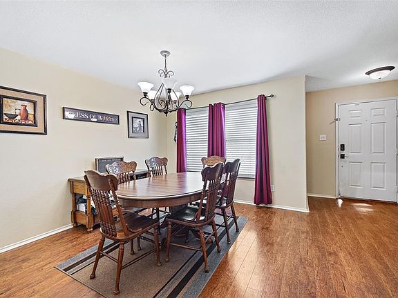 3rd image of 532 Laurel Ln