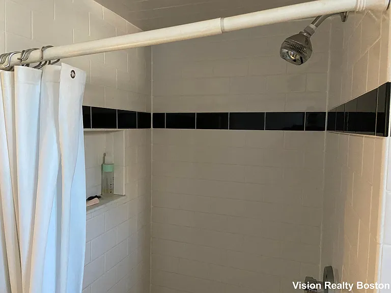Upstairs Shower with NO Stall