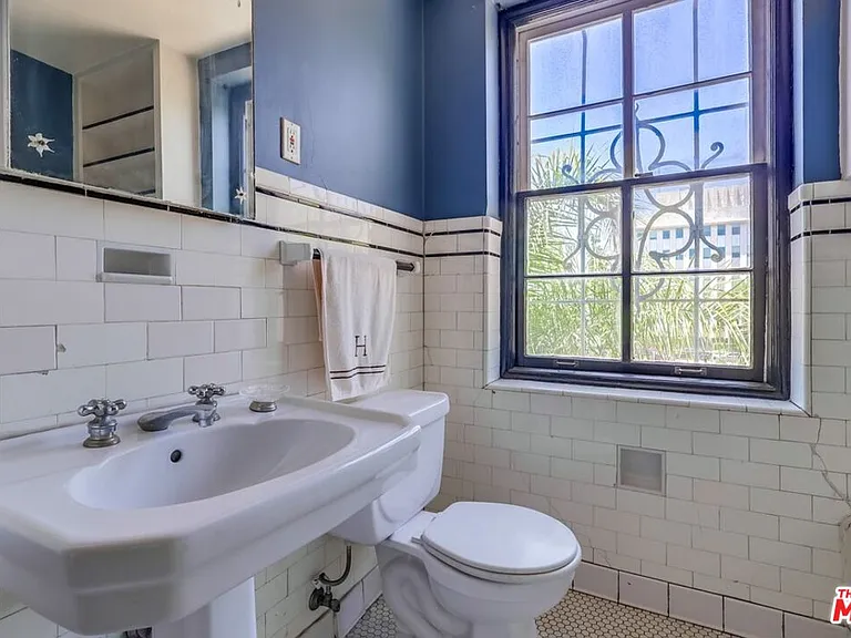 642 S Bronson Ave #207 — Photo 51