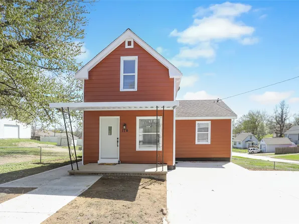 114 Fulton Dr, Des Moines, IA 50315