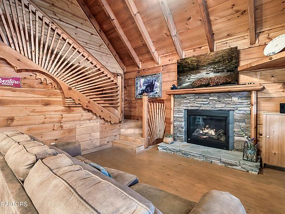 12th image of 932 Falcon View Way