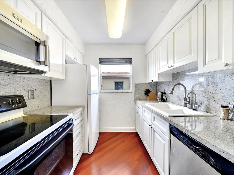 2701 Middle River Dr #11 — Photo 6