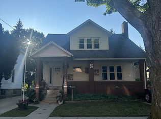 207 S Clinton Ave, Saint Johns, MI 48879