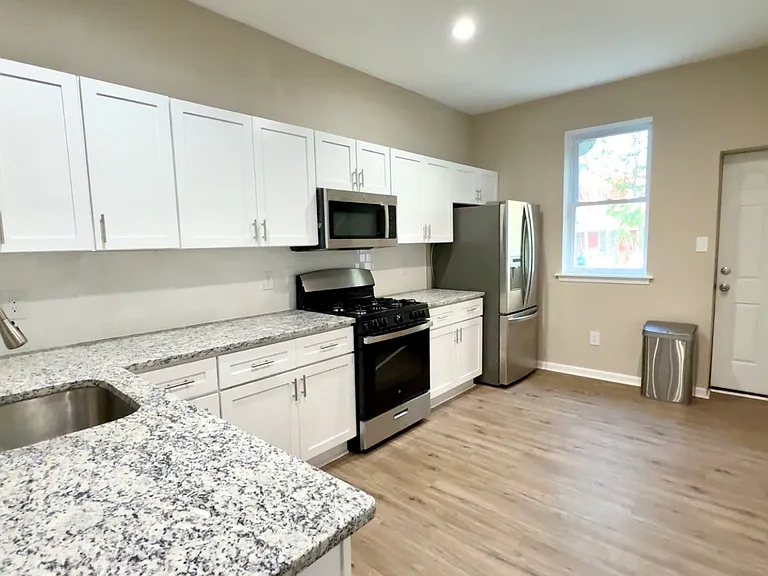 5110 Parrish St — Photo 1