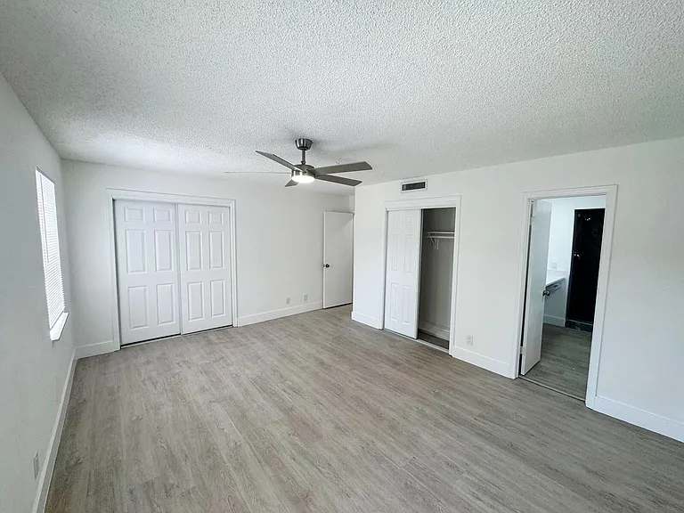 3920 Woodside Dr #14 — Photo 14