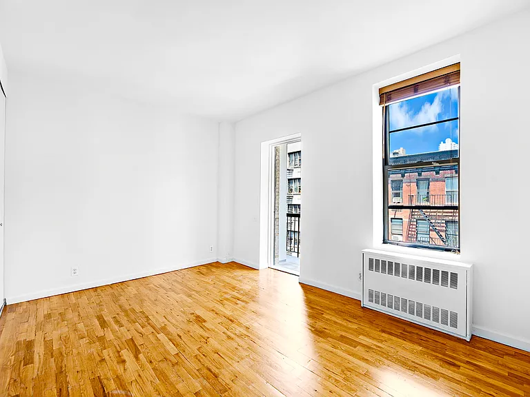 226 E 25th St #5D — Photo 5