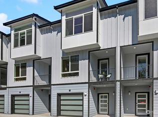 922 N 200th St UNIT D, Seattle, WA 98133