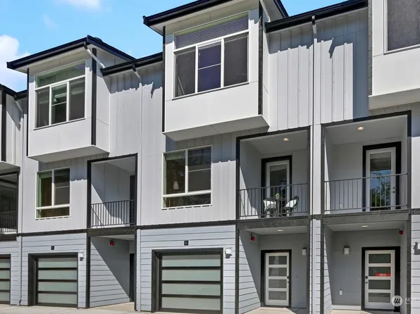 922 N 200th Street #D, Shoreline, WA 98133