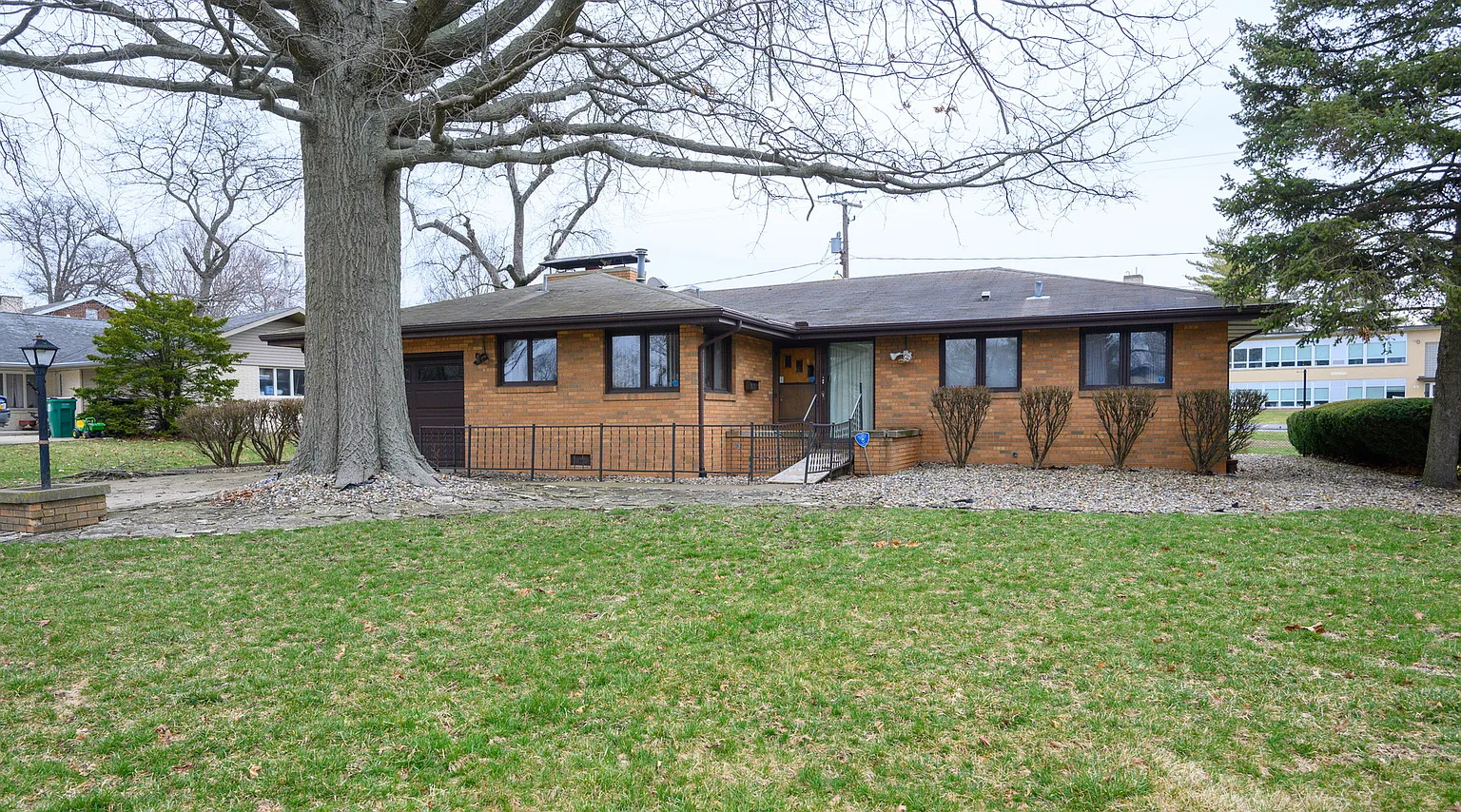 3 Mayfair Ct photo 1