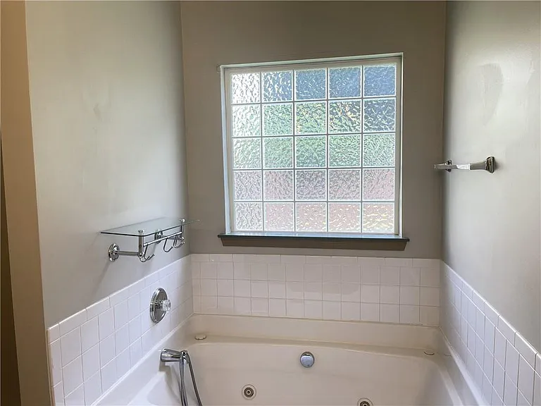 385 Blackwood Ln — Photo 8