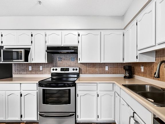 5th image of 22275 123rd Ave #101