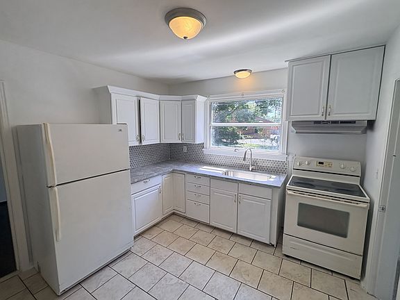 5th image of 223 W Hite St