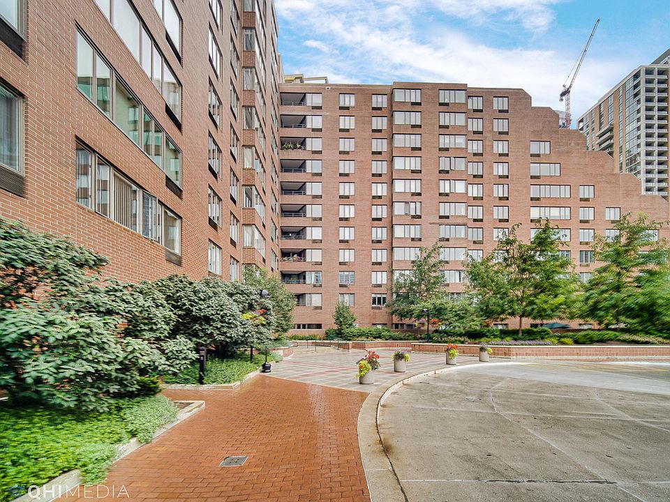 1st image of 801 S Plymouth Ct APT 505