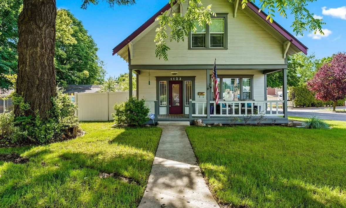 1123 N Government Way — Photo 1