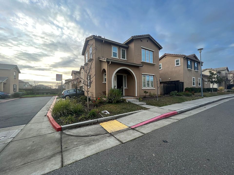 1st image of 903 Blossom Rock Ln