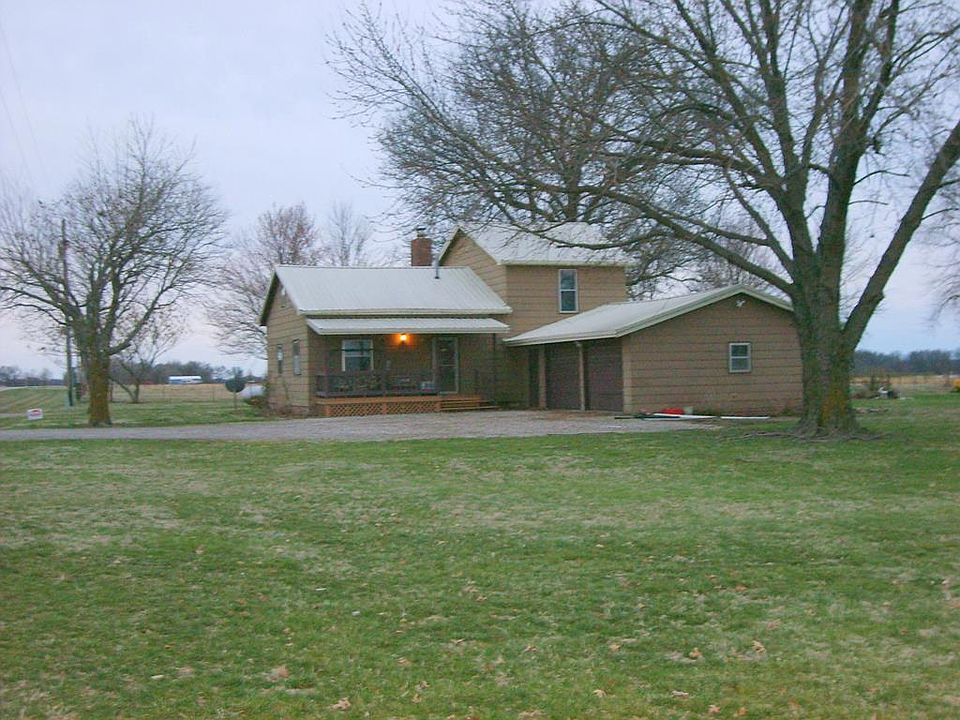 1st image of 613 S 200th St