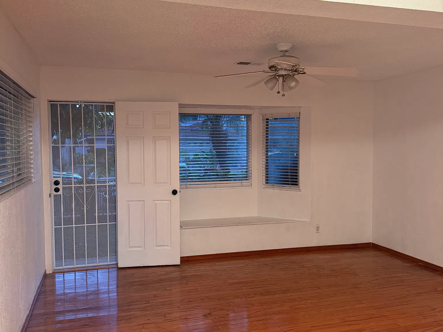 Studio, $2,000 — Photo 4