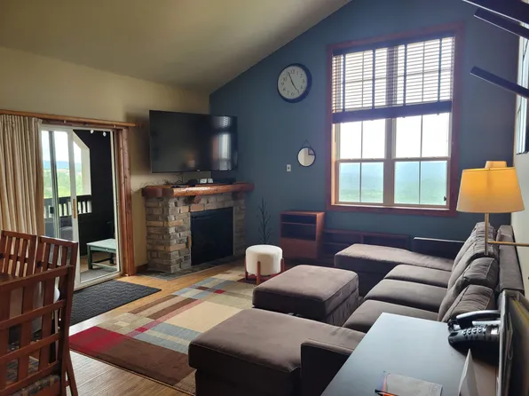 30 Highland House 401, Snowshoe, WV 26209