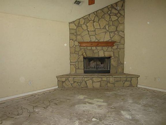 3rd image of 12031 Glenn Ln