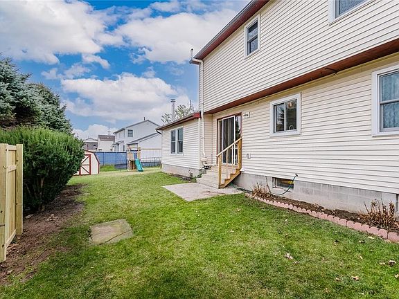 2nd image of 116 Twin Oak Dr