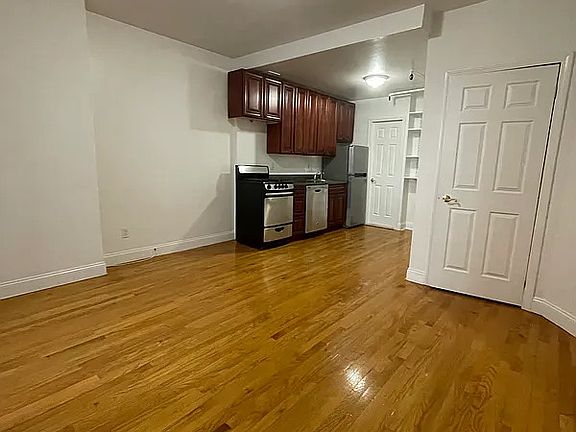 3rd image of 38 W 75th St APT Bf