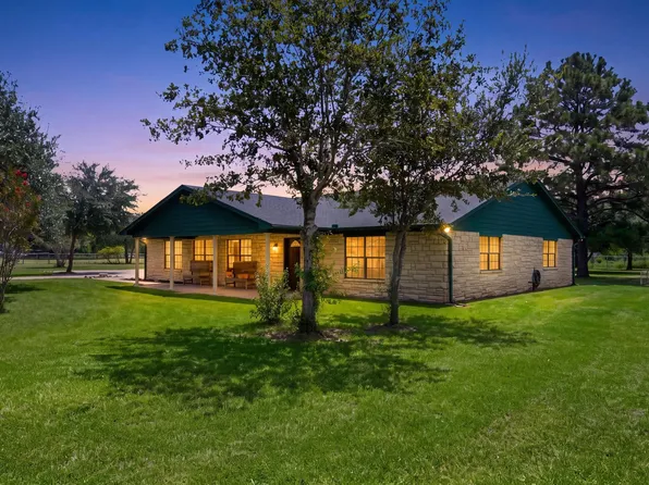 2243 Green Meadows Dr, Sealy, TX 77474