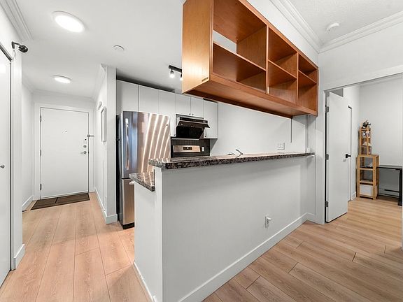 4th image of 928 Richards St #1805