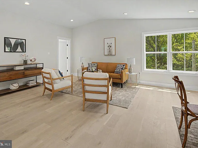 2902 Vista St NE — Photo 61