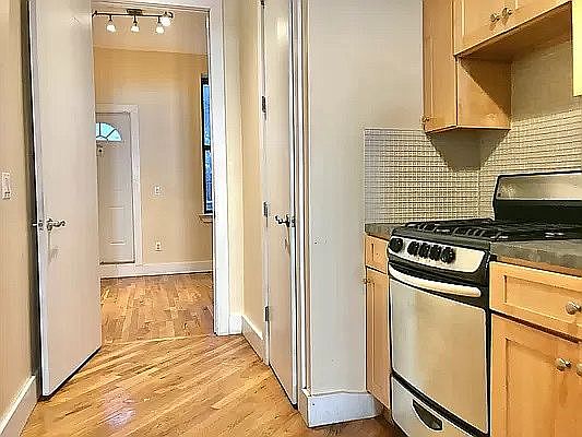 5th image of 48 Wilson Ave #1LF