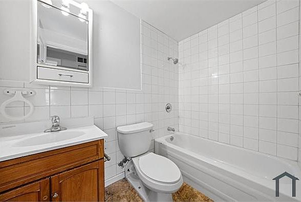 2nd image of 5567 Allemong Dr