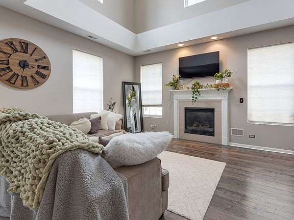4th image of 2053 Woodside Dr