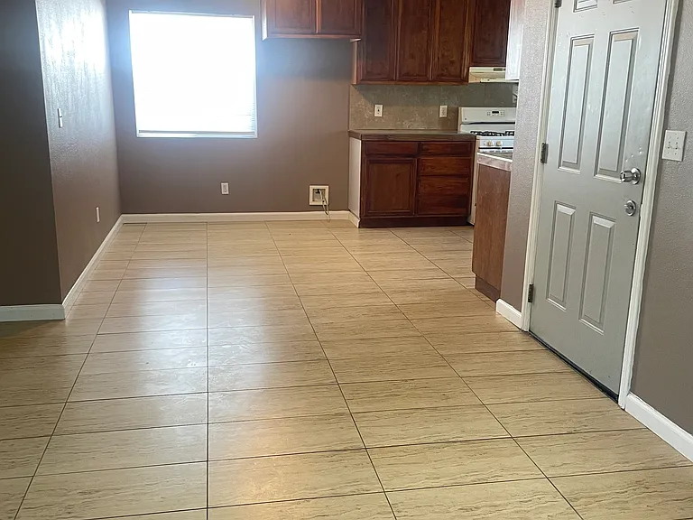 730 Benson Ave — Photo 6