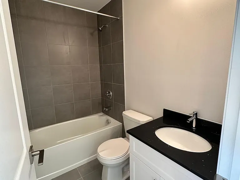 720 Grey St #19 — Photo 16